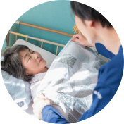 ベッド上の利用者様の現在の状態を把握しています。!